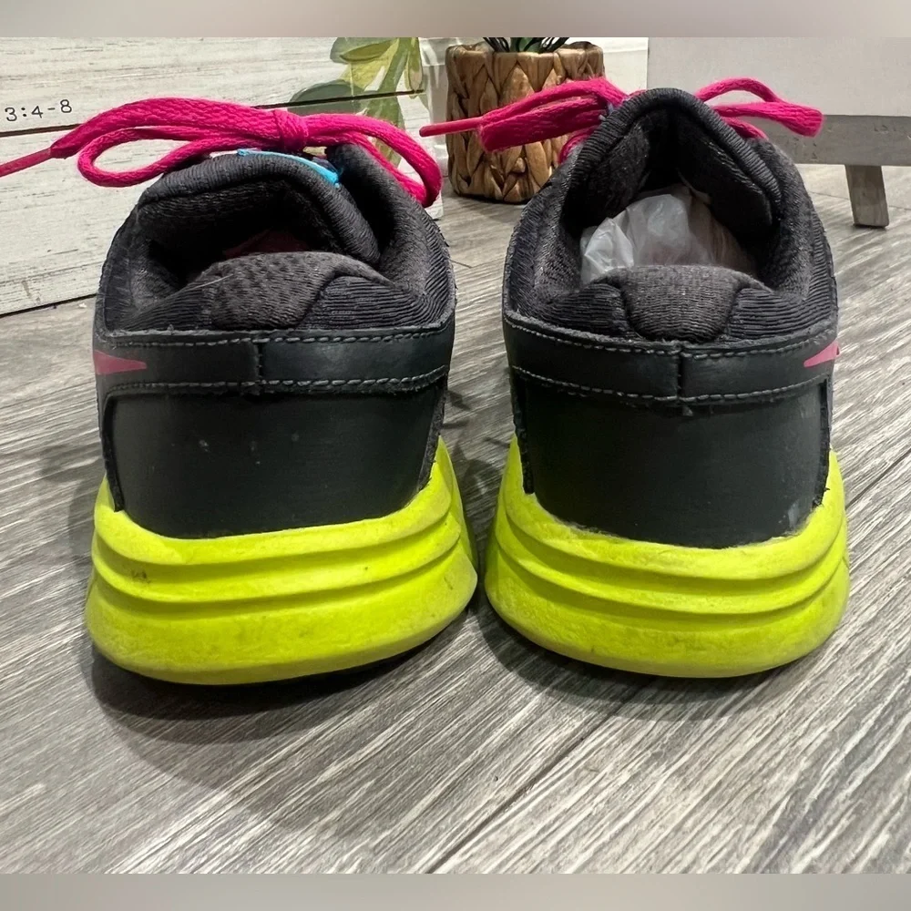 Nike Kids Dual Fusion ST2 Training Shoe in Gray, Magenta and Neon Yellow Size 11